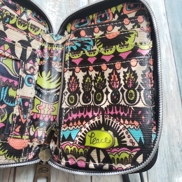 Sakroots Crossbody Wallet. - Picture 10 of 16
